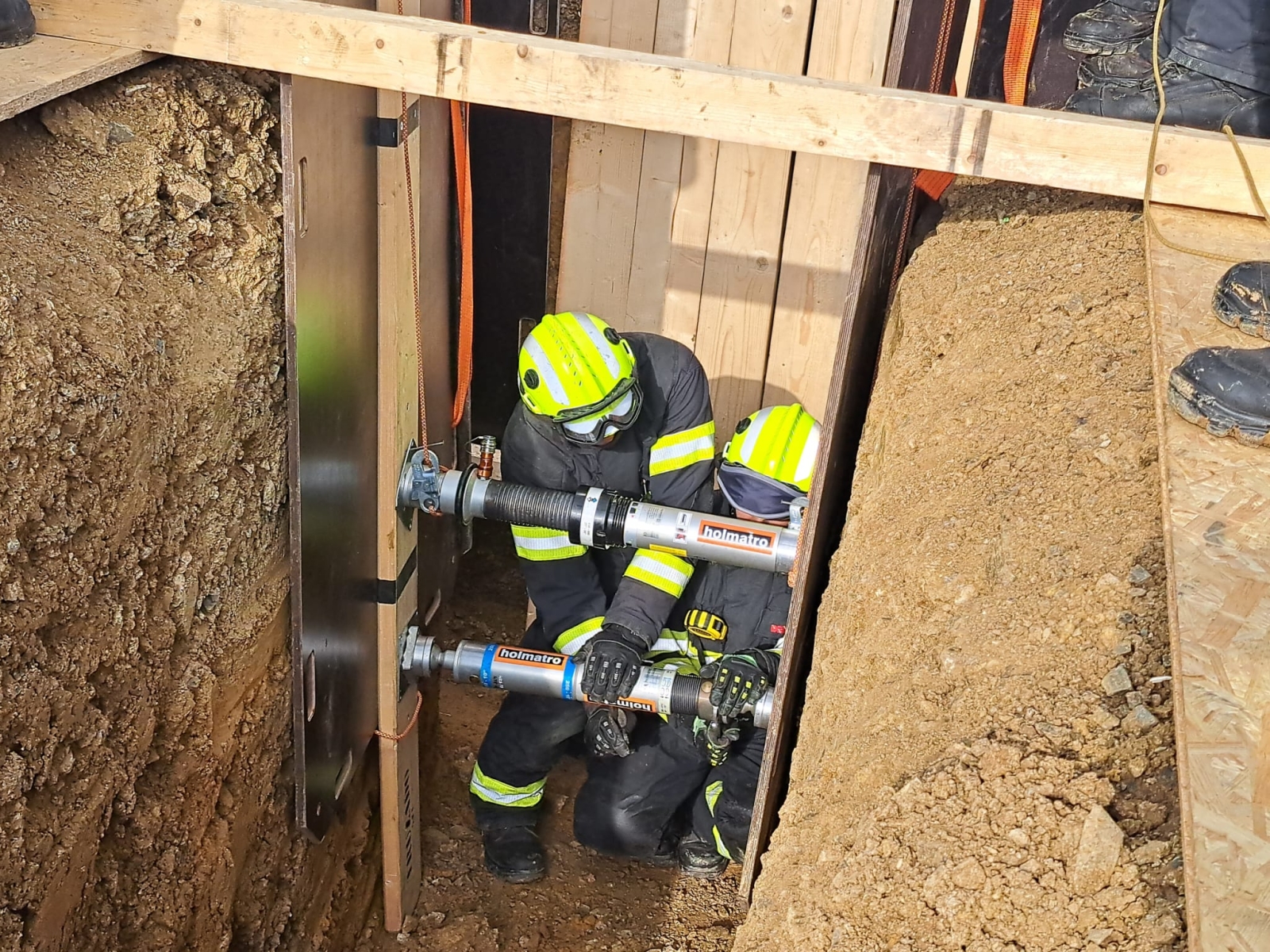 011-Nácvik pažení výkopů na územním odboru Příbram.jpeg