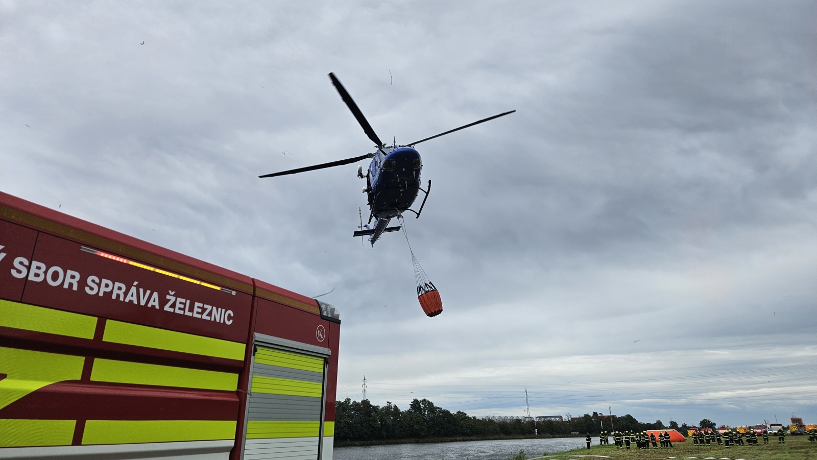 011-Výcvik v plnění hasebního vaku.jpg