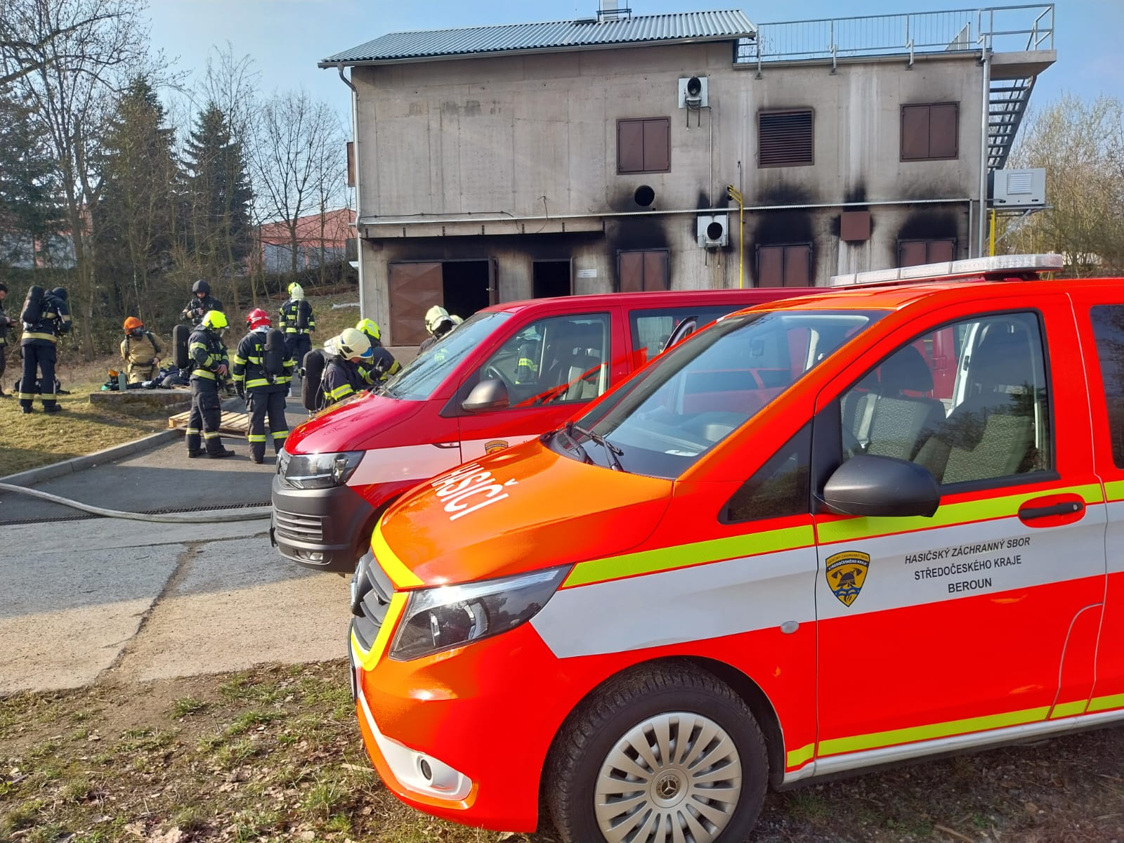 012-Výcvik berounských hasičů v ohňovém polygonu.jpg