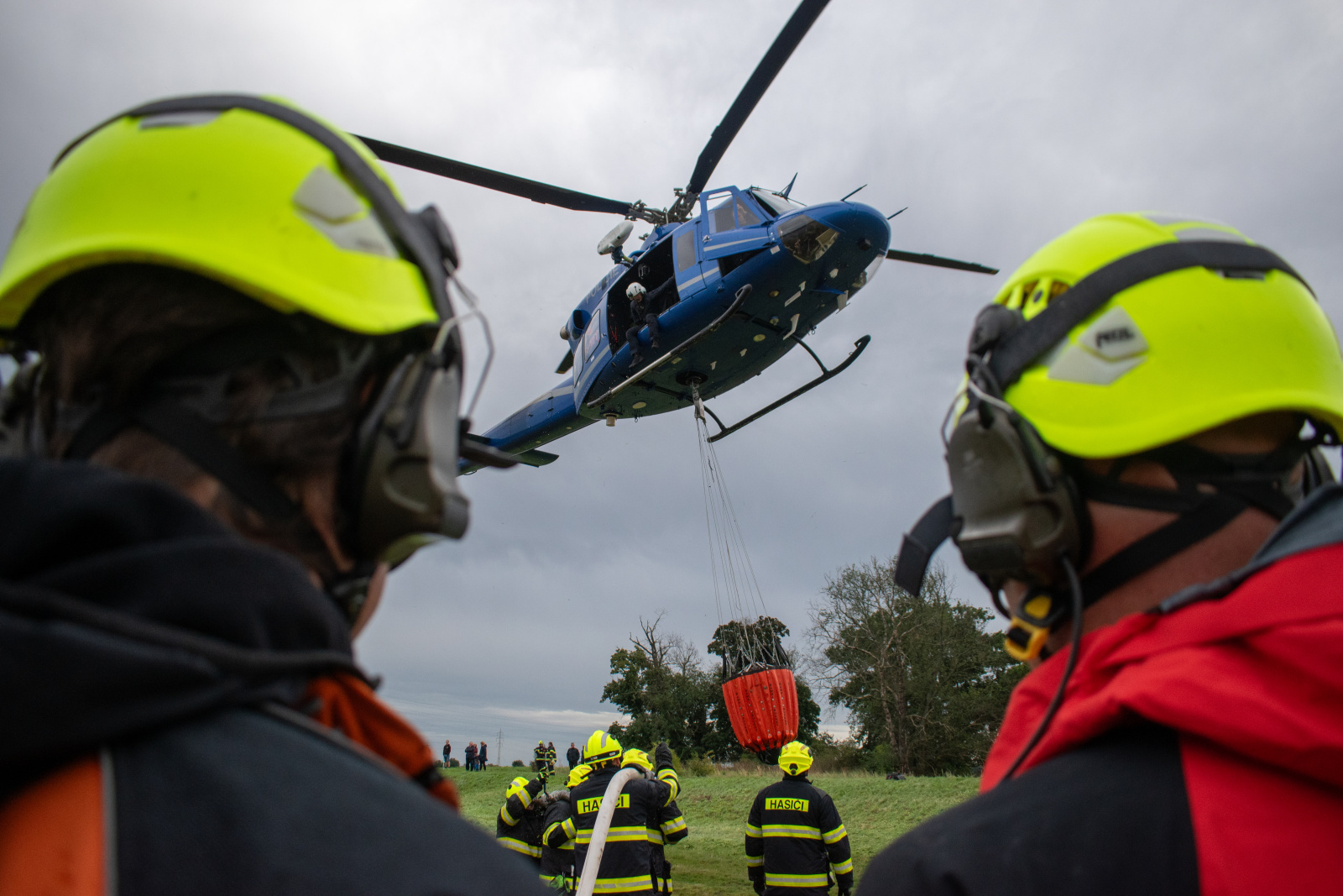 012-Výcvik v plnění hasebního vaku.jpg