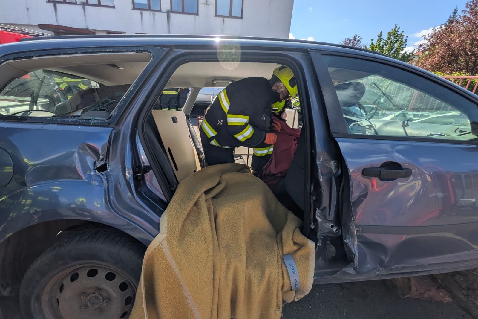 013-Odborná příprava jednotek SDH z Mělnicka zaměřená na dopravní nehody.jpg