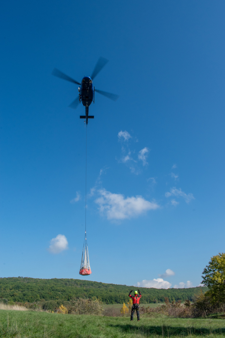 013-nácvik hašení v těžko přístupném terénu.jpg