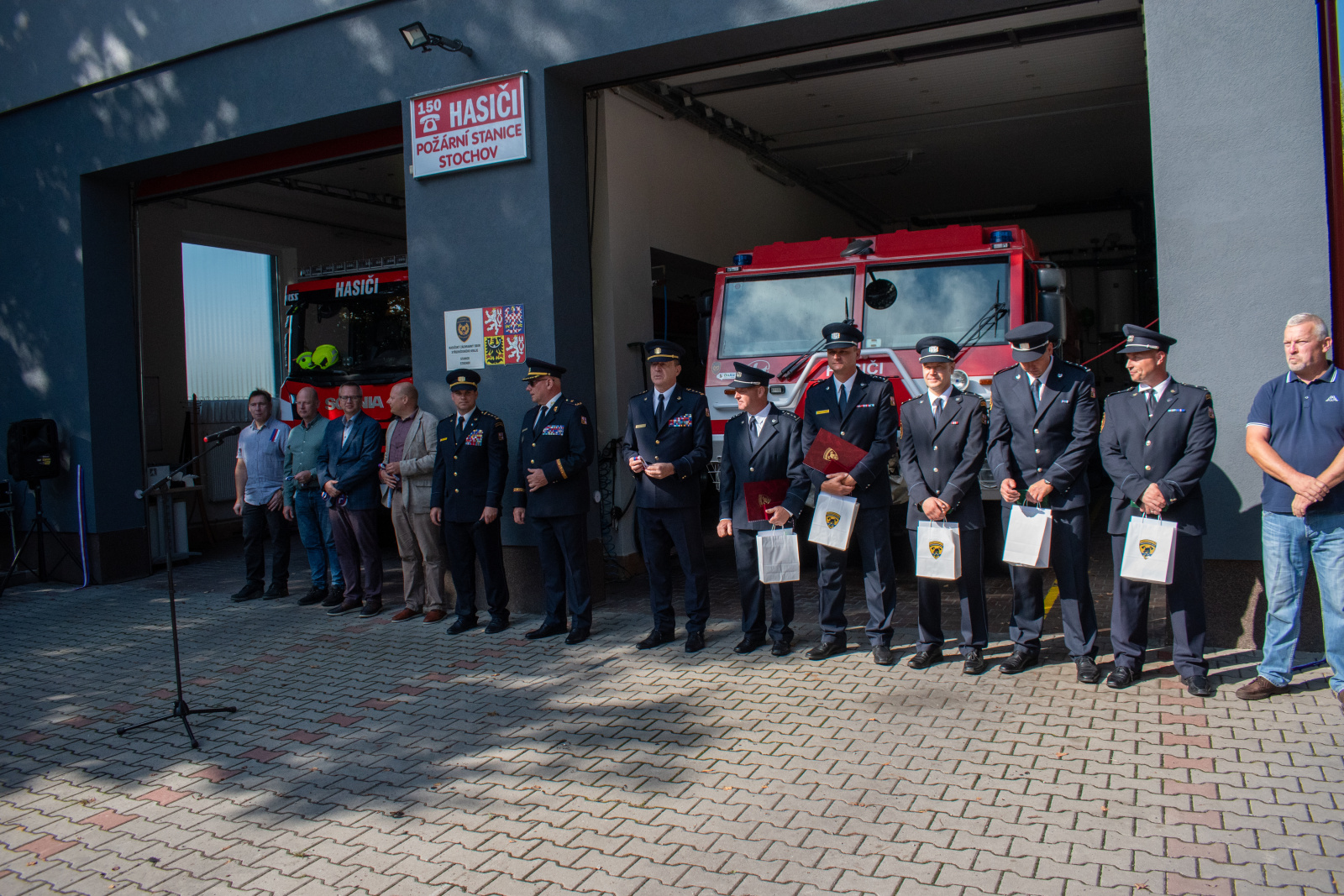 014-30 let profesionálních hasičů ve Stochově.jpg