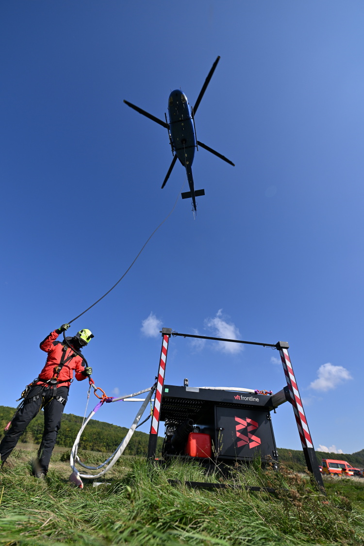 014-nácvik hašení v těžko přístupném terénu.JPG