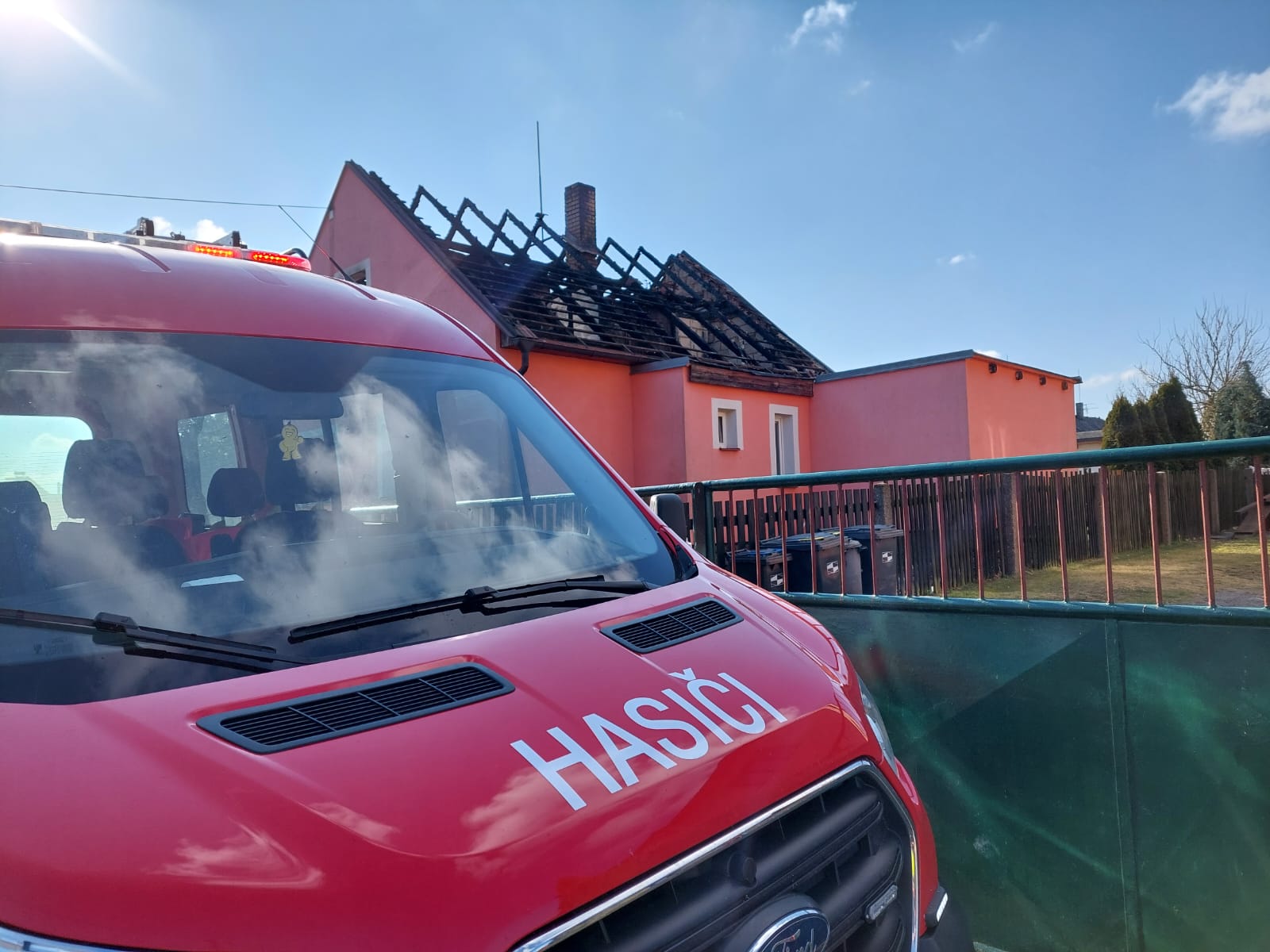 015-Požár RD Újezd nad Zbečnem.jpeg