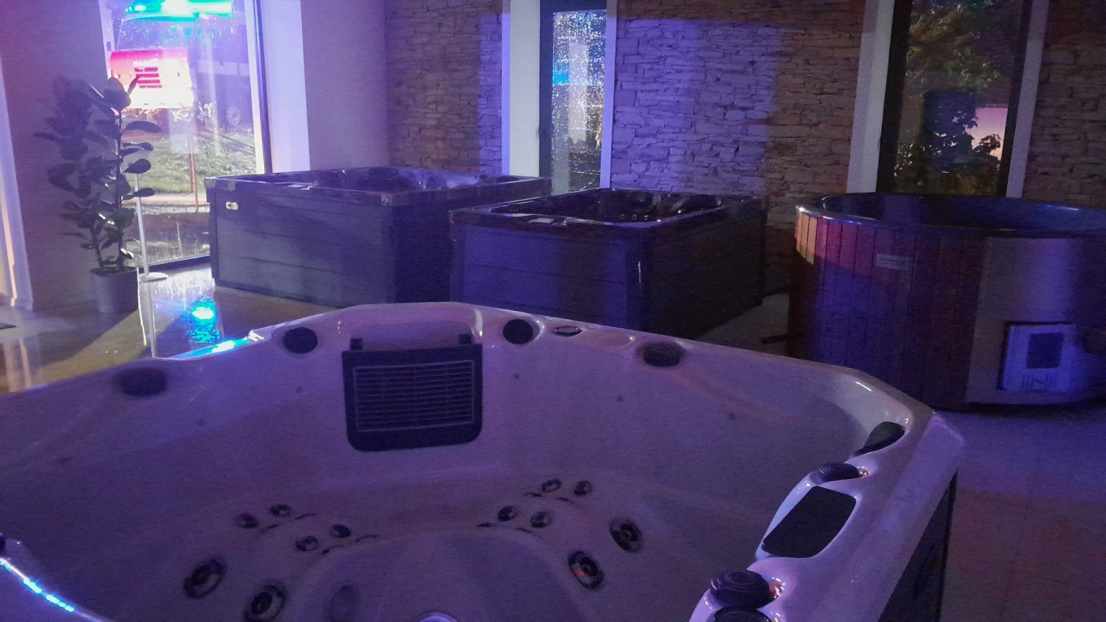 015-Požár ve firmě v obci Činěves na Nymbursku.jpeg