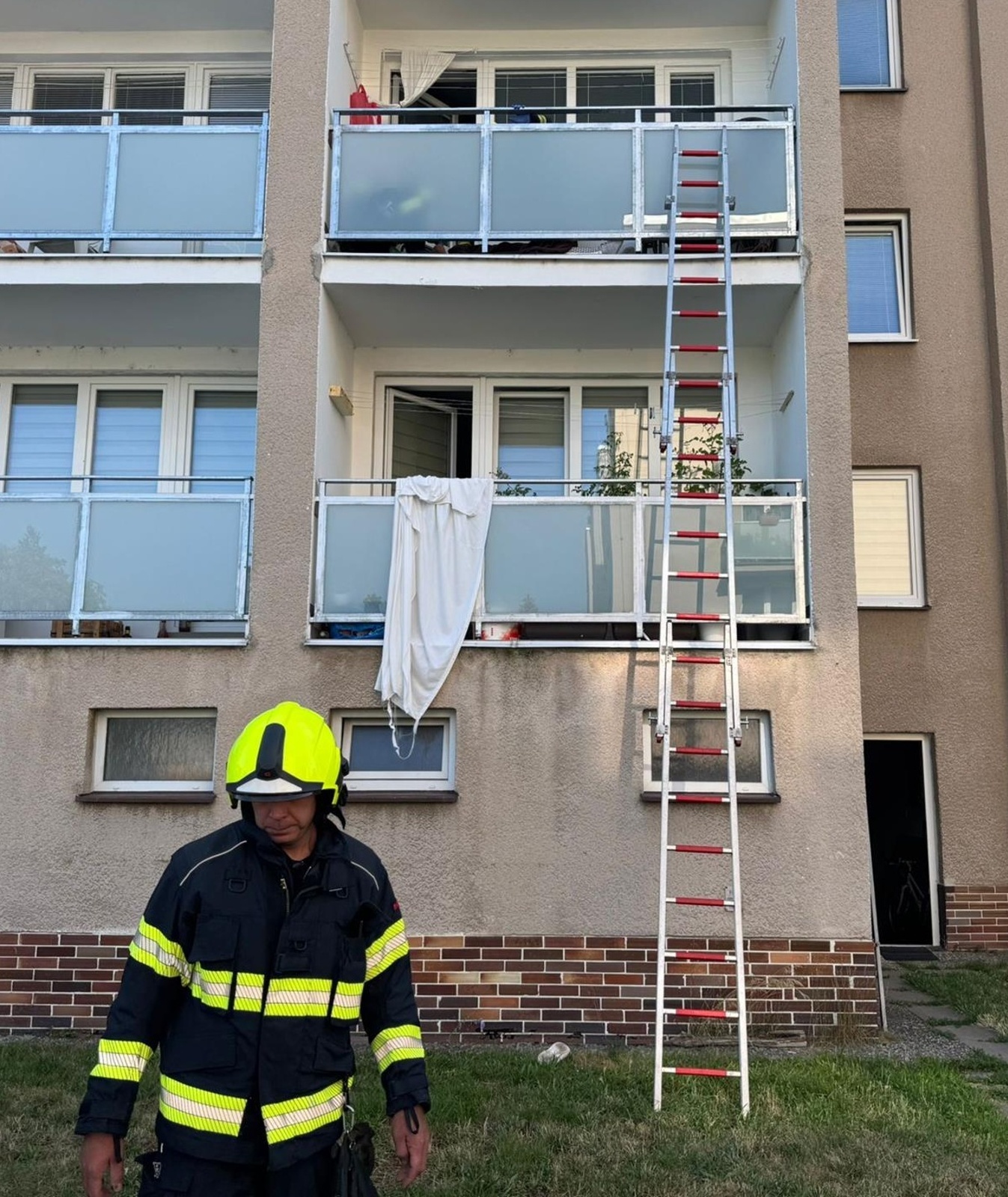 015-Záchrana zraněné seniorky z lodžie.jpg