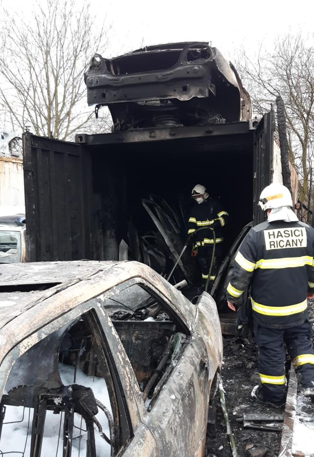 016-Dohašování požáru.jpg