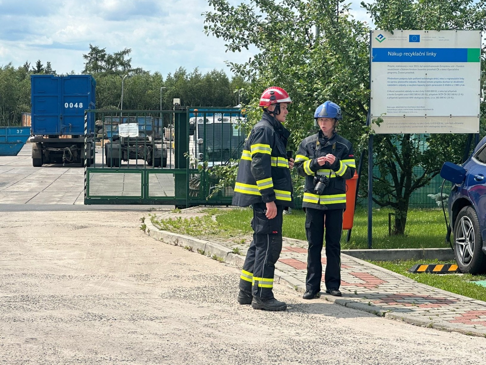 016-Likvidace požáru chemického odpadu v recyklační firmě na Říčansku.jpeg