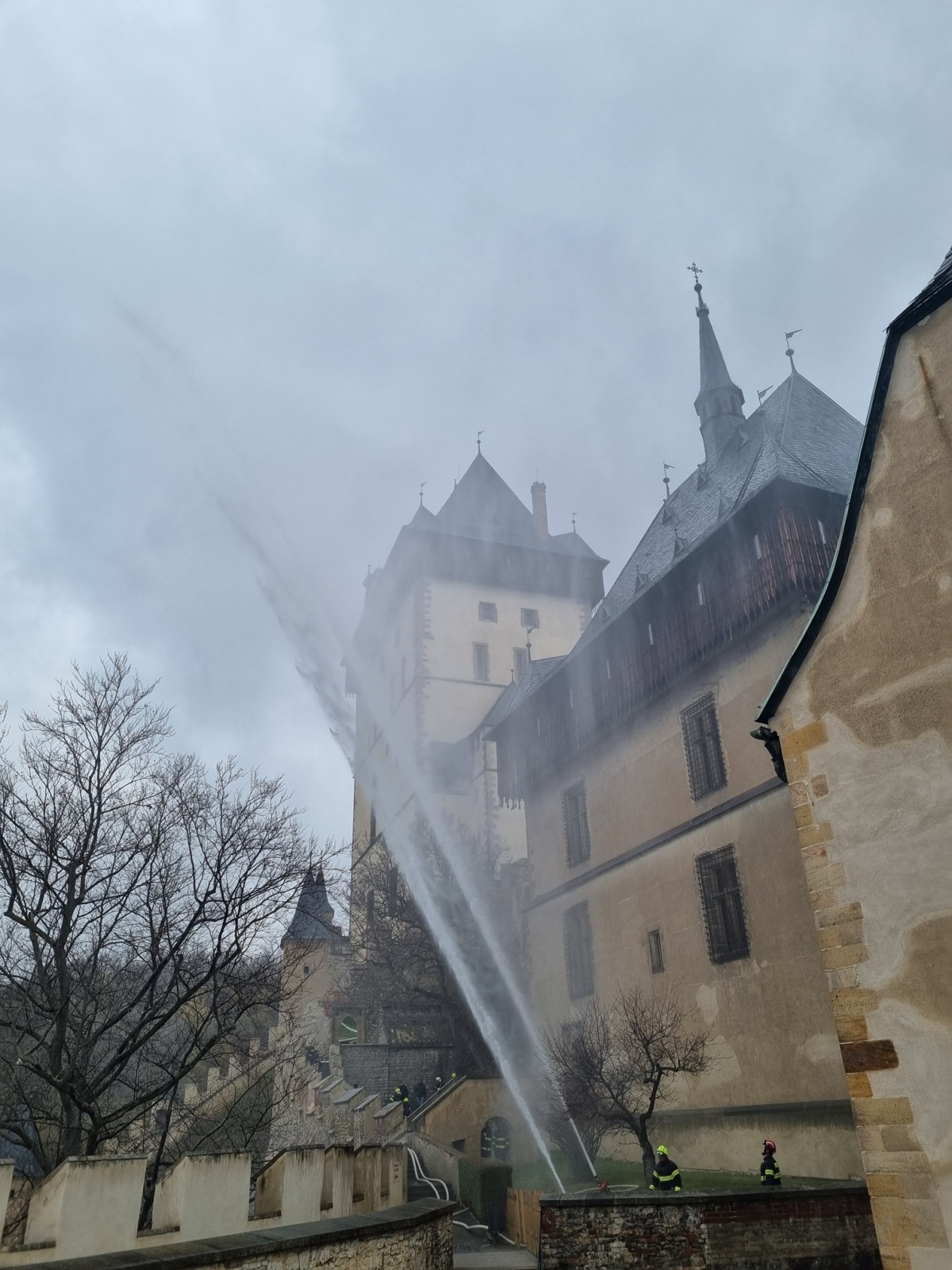 016-Zkouška suchovodu na Karlštejně.jpg