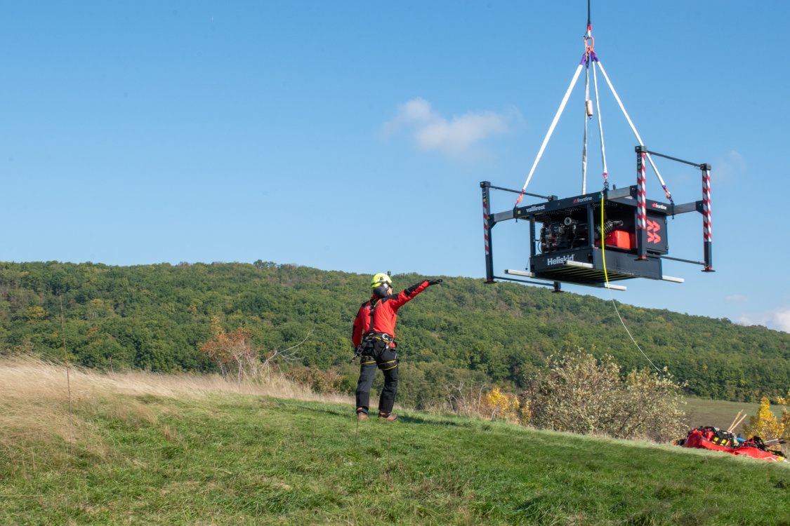 017-nácvik hašení v těžko přístupném terénu.jpg