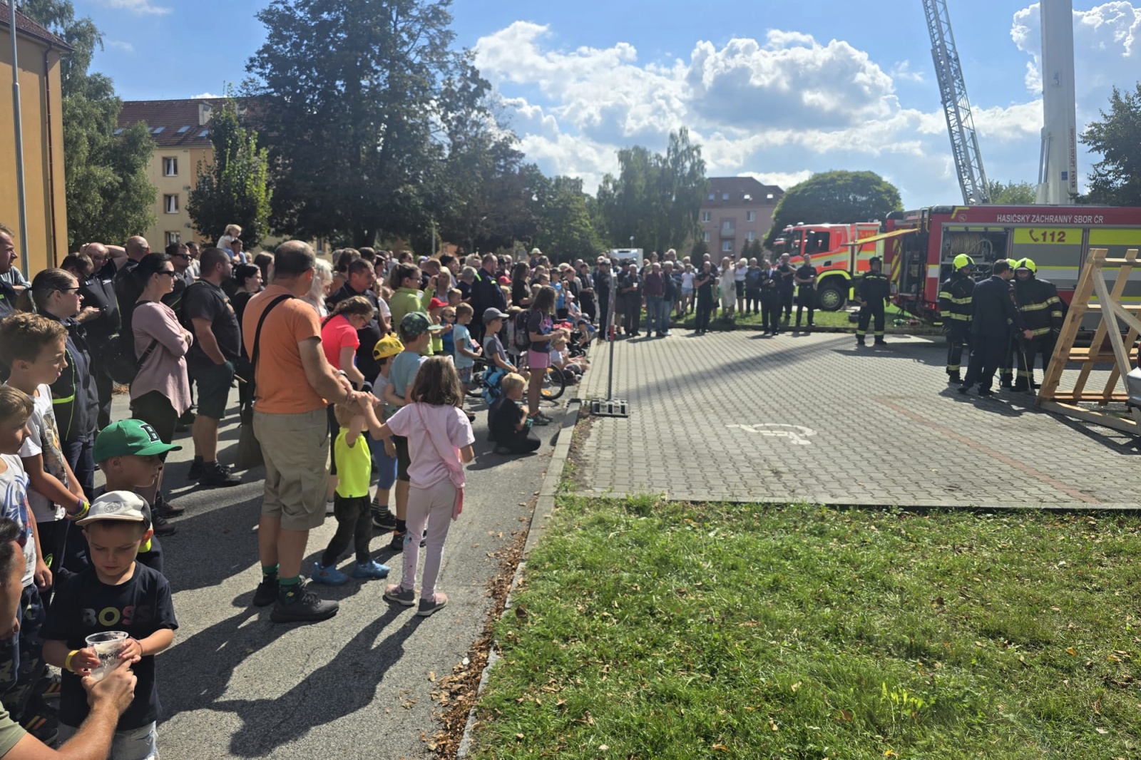 018-30 let profesionálních hasičů ve Stochově.jpeg