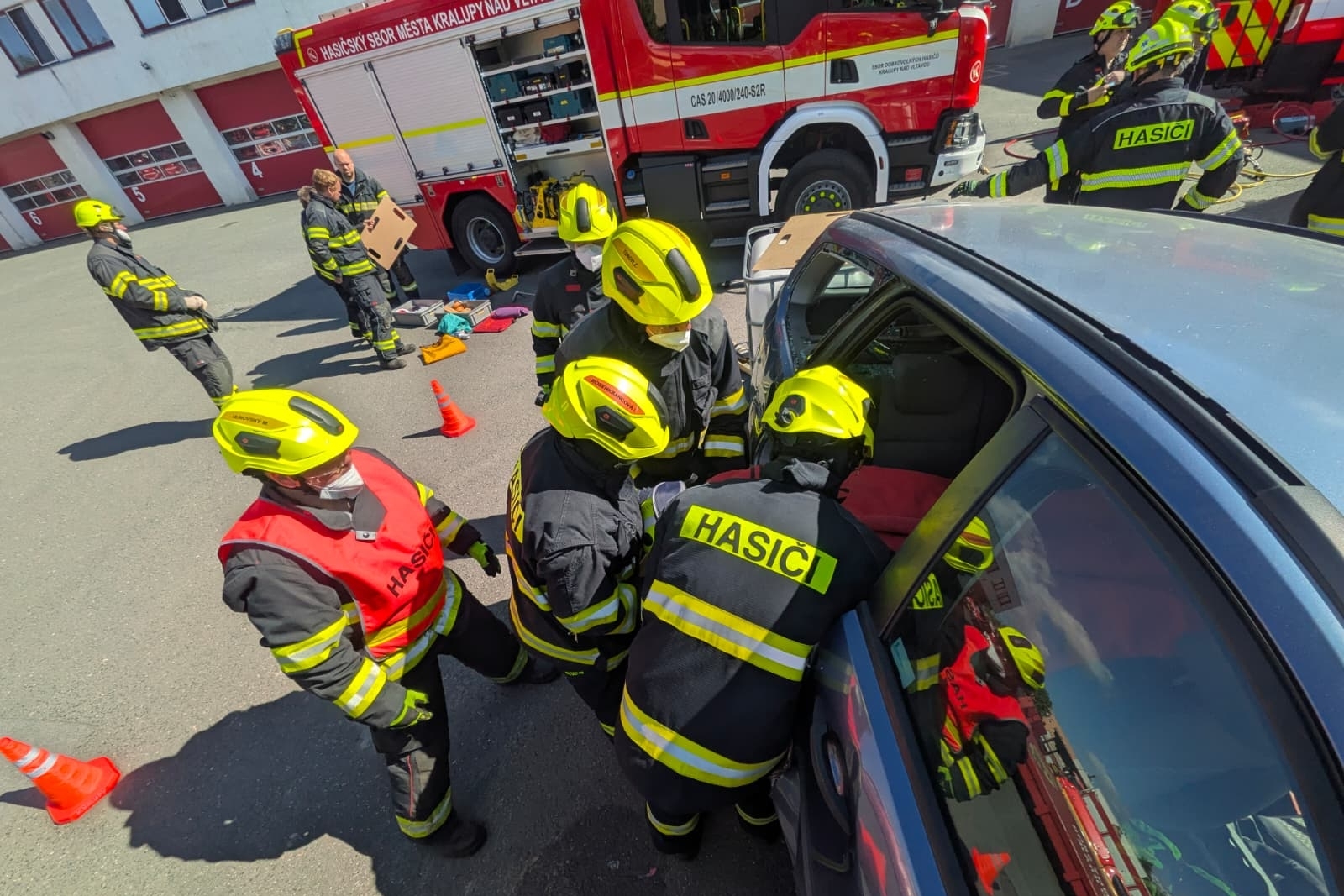 018-Odborná příprava jednotek SDH z Mělnicka zaměřená na dopravní nehody.jpg