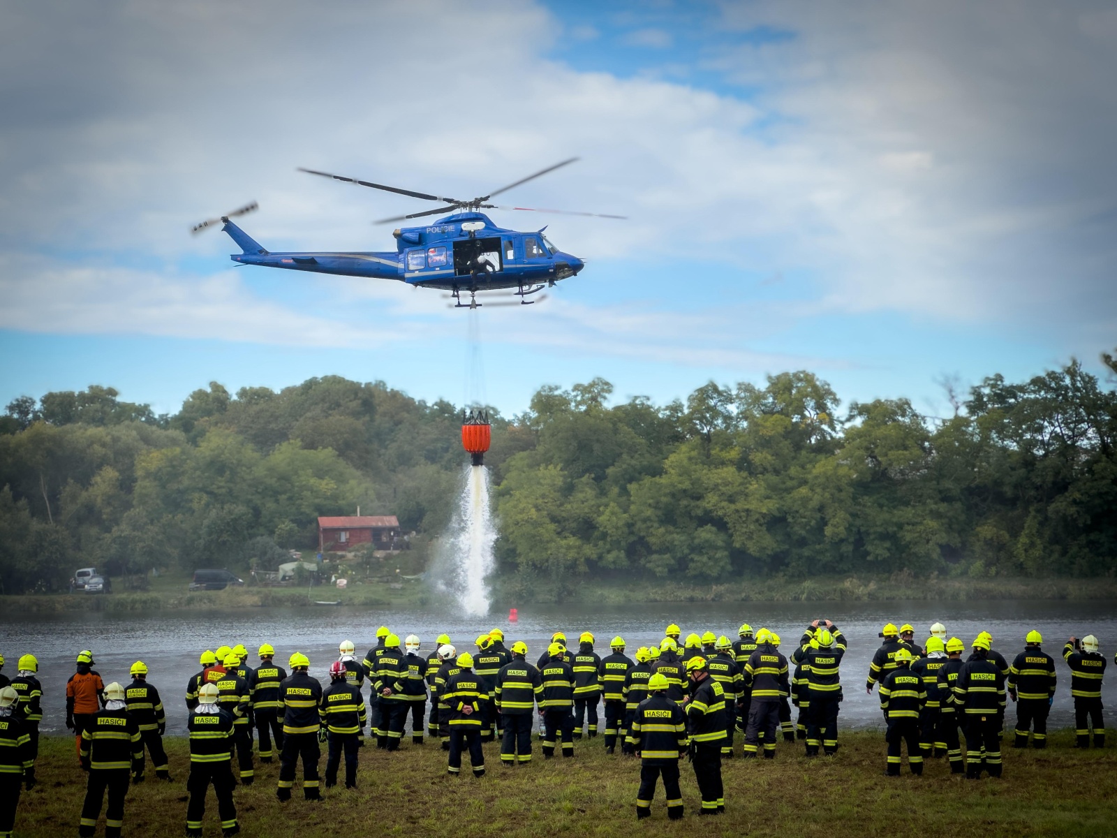 018-Výcvik v plnění hasebního vaku.jpg