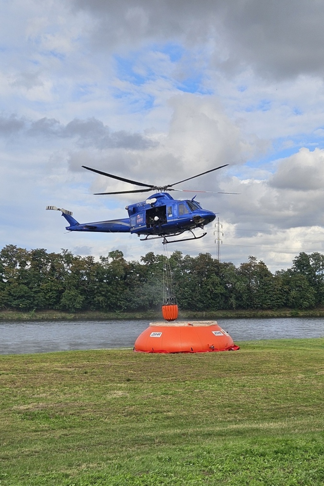 019-Výcvik v plnění hasebního vaku.jpg