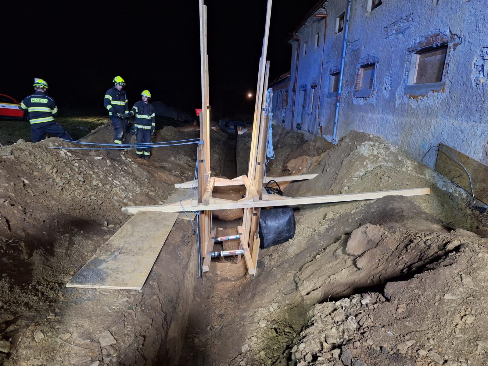 019. Záchrana dělníka..jpeg