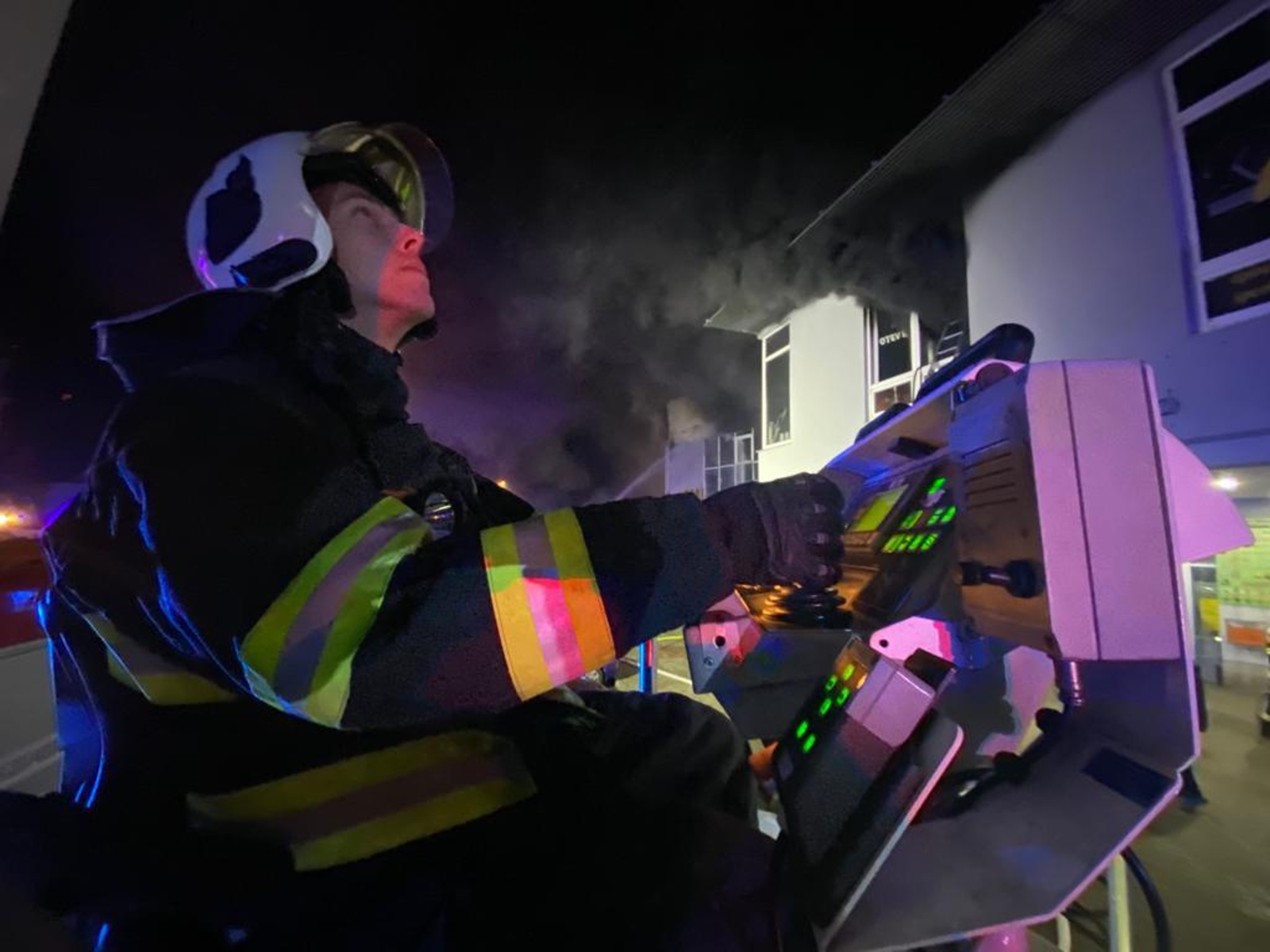 020-Požár obchodního domu v centru Benešova.jpeg