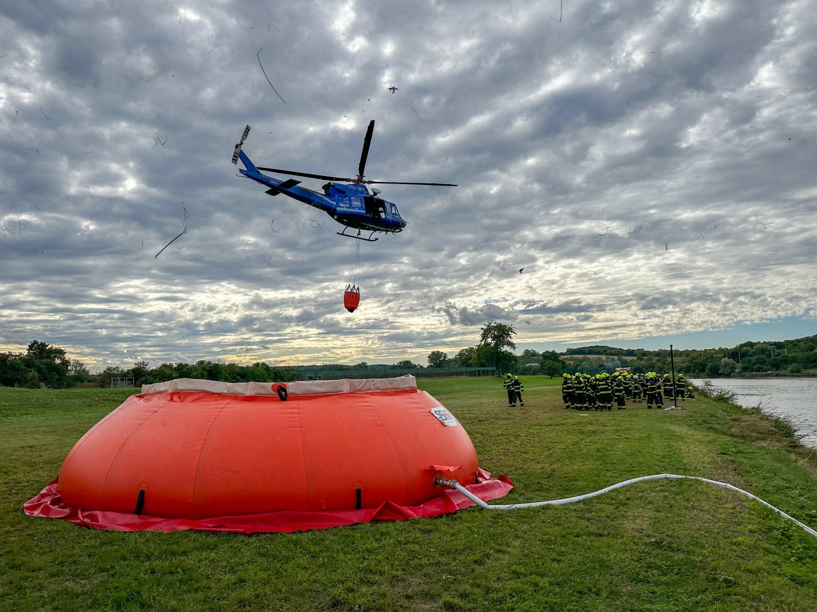 020-Výcvik v plnění hasebního vaku.jpg