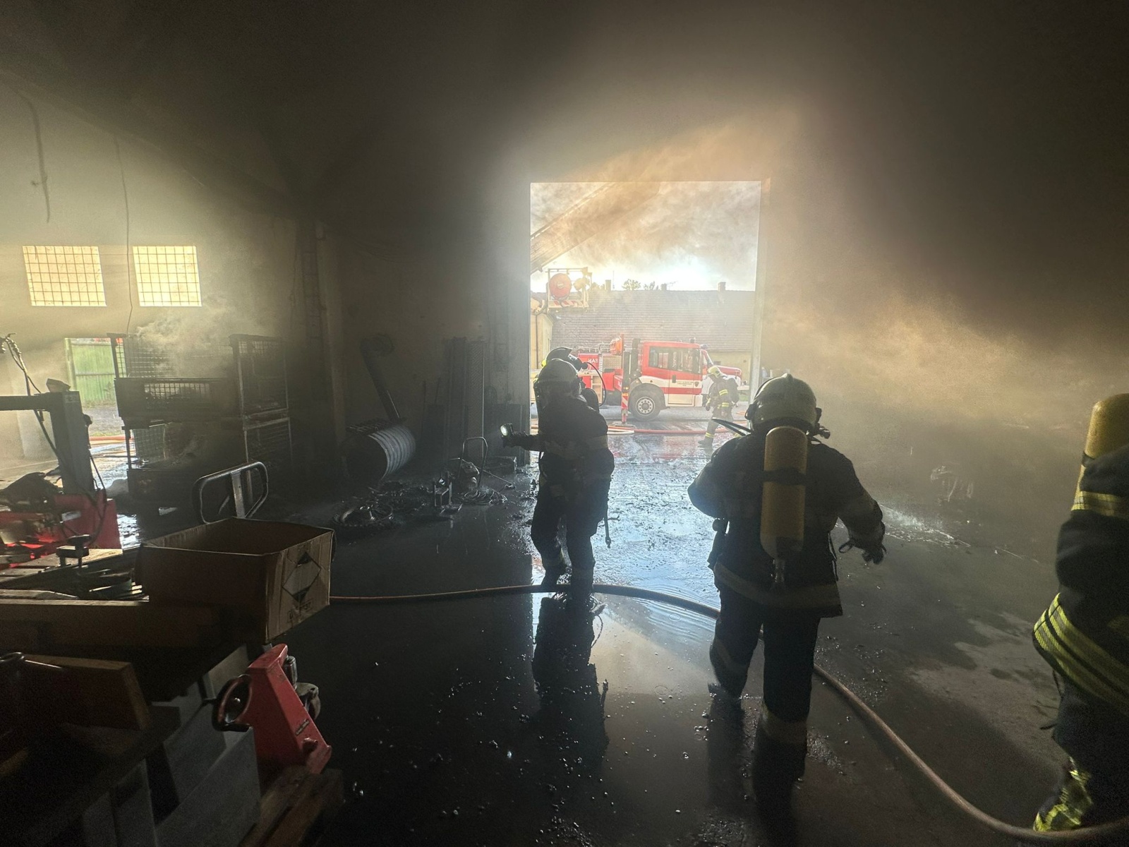 021-Požár haly v obci Úvaly v okrese Praha-východ.jpeg