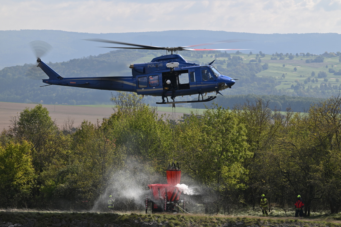 021-nácvik hašení v těžko přístupném terénu.JPG