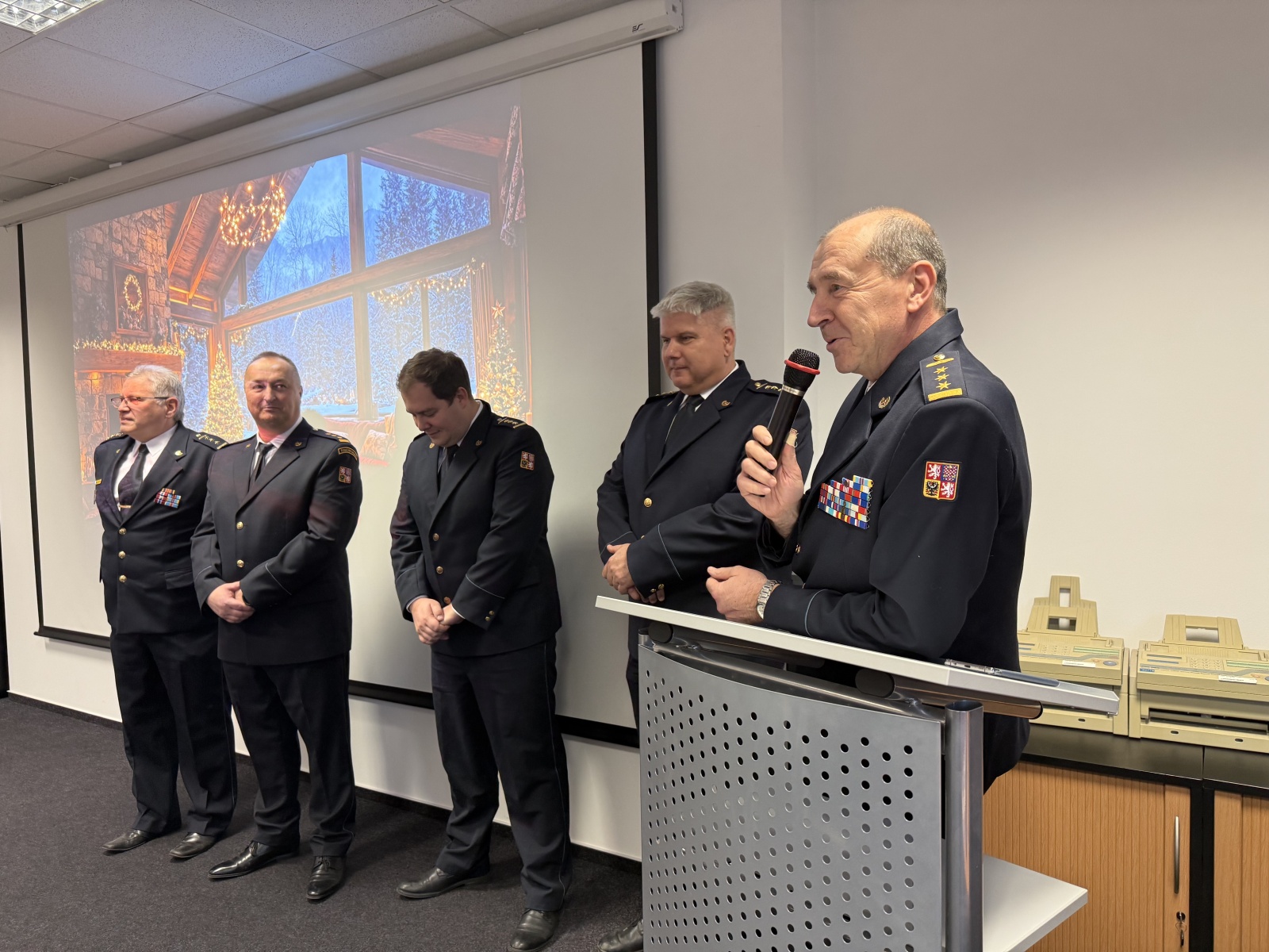 021-setkání bývalých příslušníků a zaměstnanců.JPG