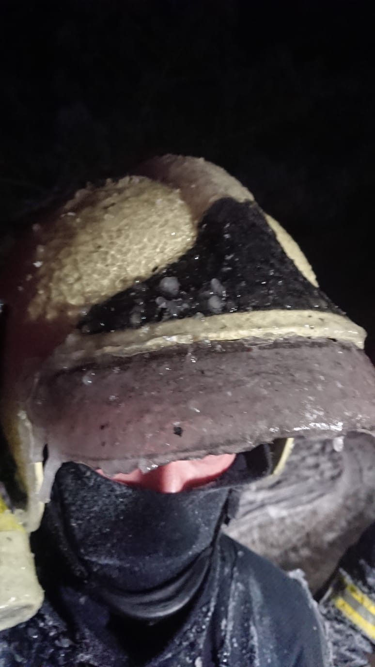 022-Práci hasičům komplikoval silný mráz.jpg