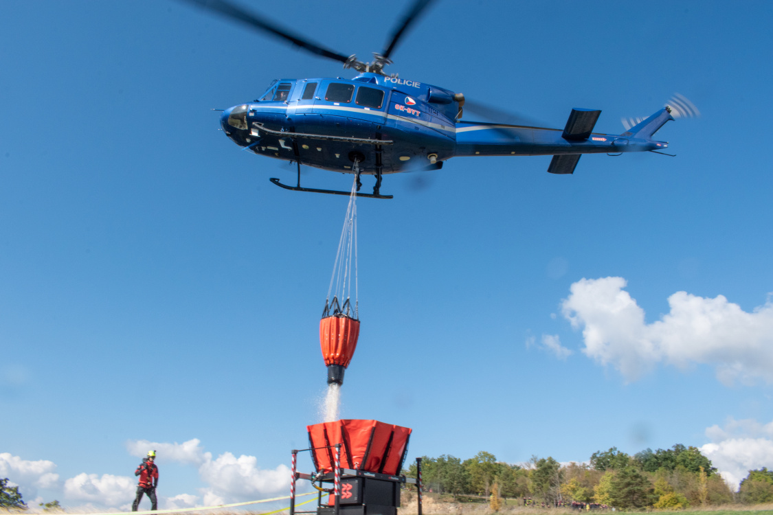 022-nácvik hašení v těžko přístupném terénu.jpg