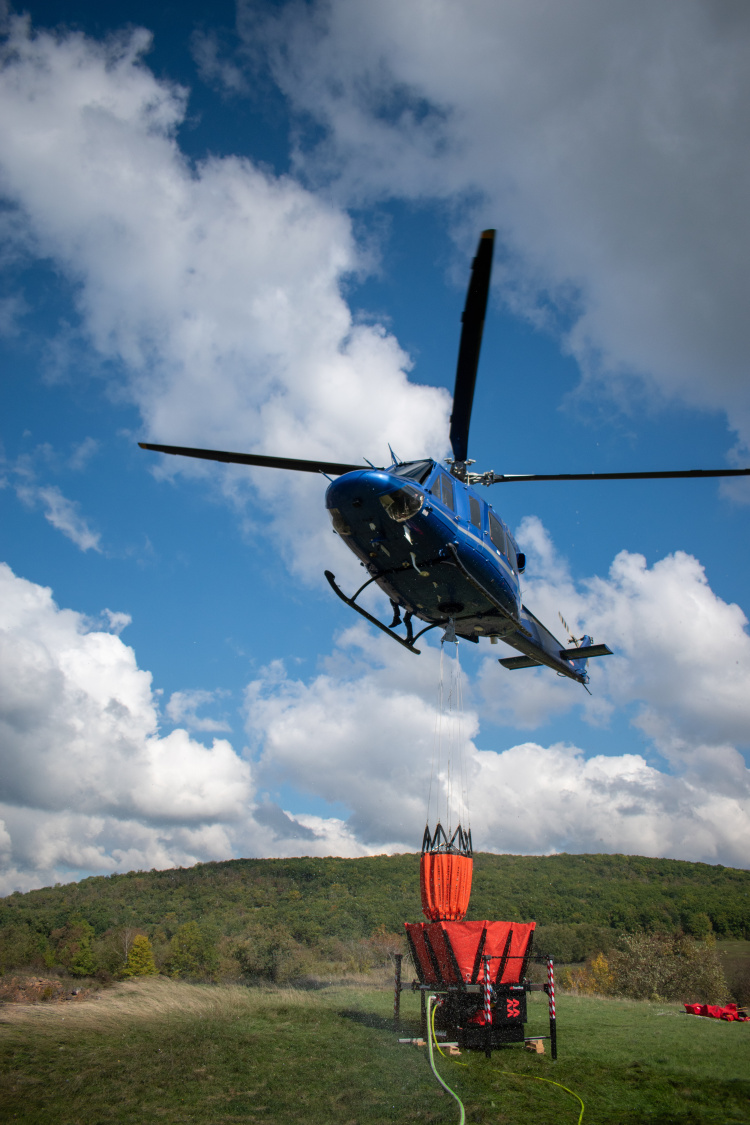 023-nácvik hašení v těžko přístupném terénu.jpg