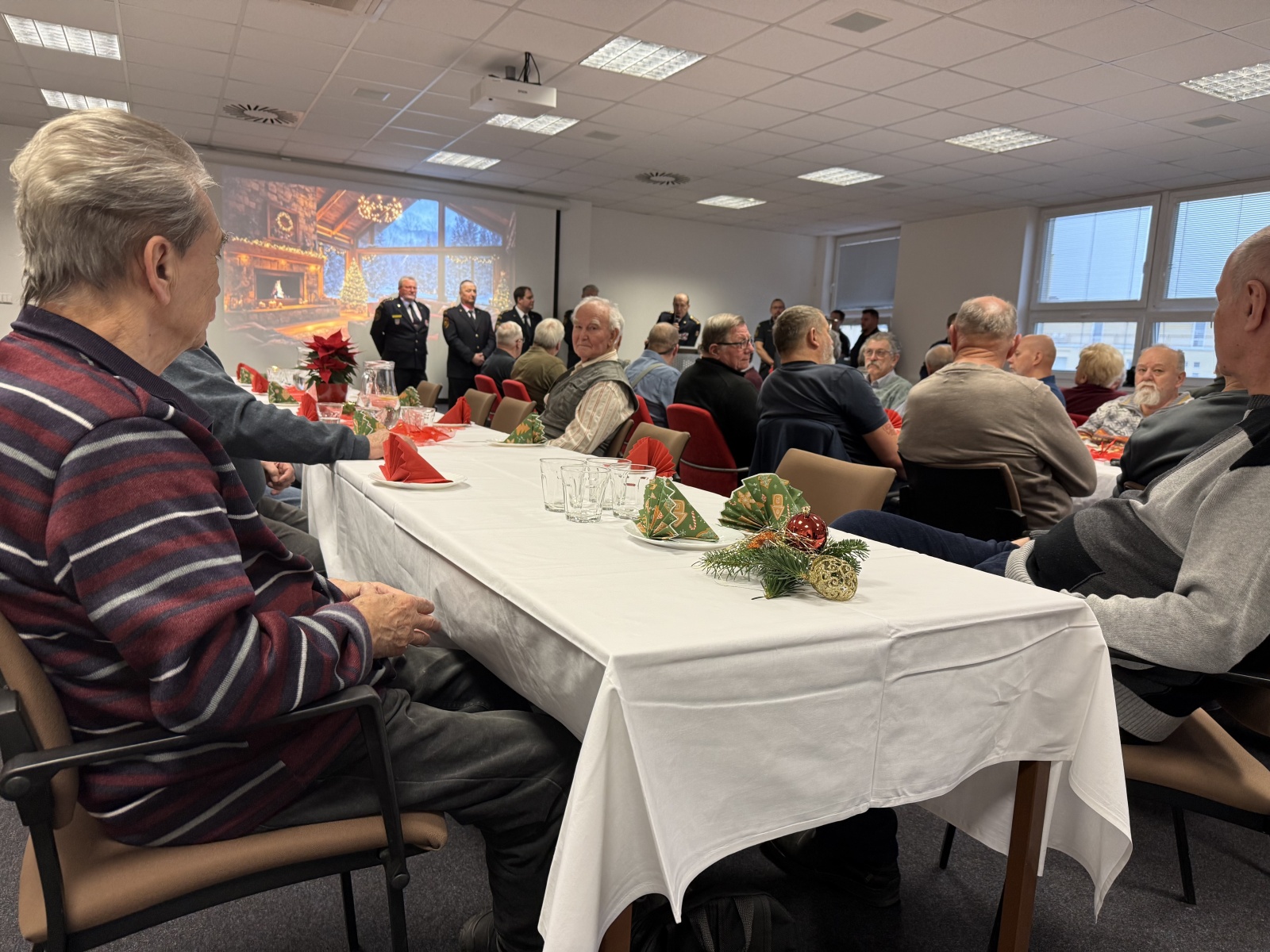 023-setkání bývalých příslušníků a zaměstnanců.JPG