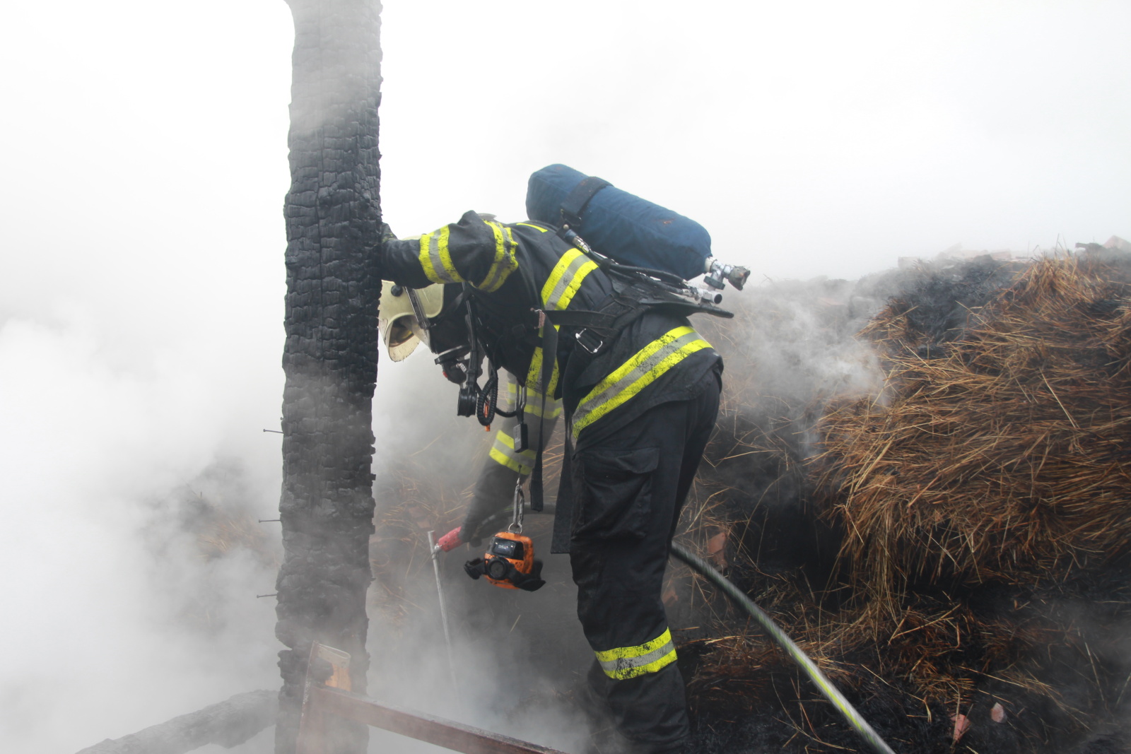 024-Požár stodoly v obci Bezděkov.jpg
