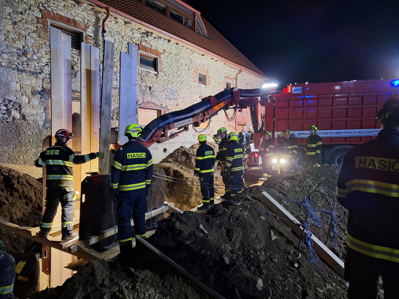 024. Záchrana dělníka..jpeg