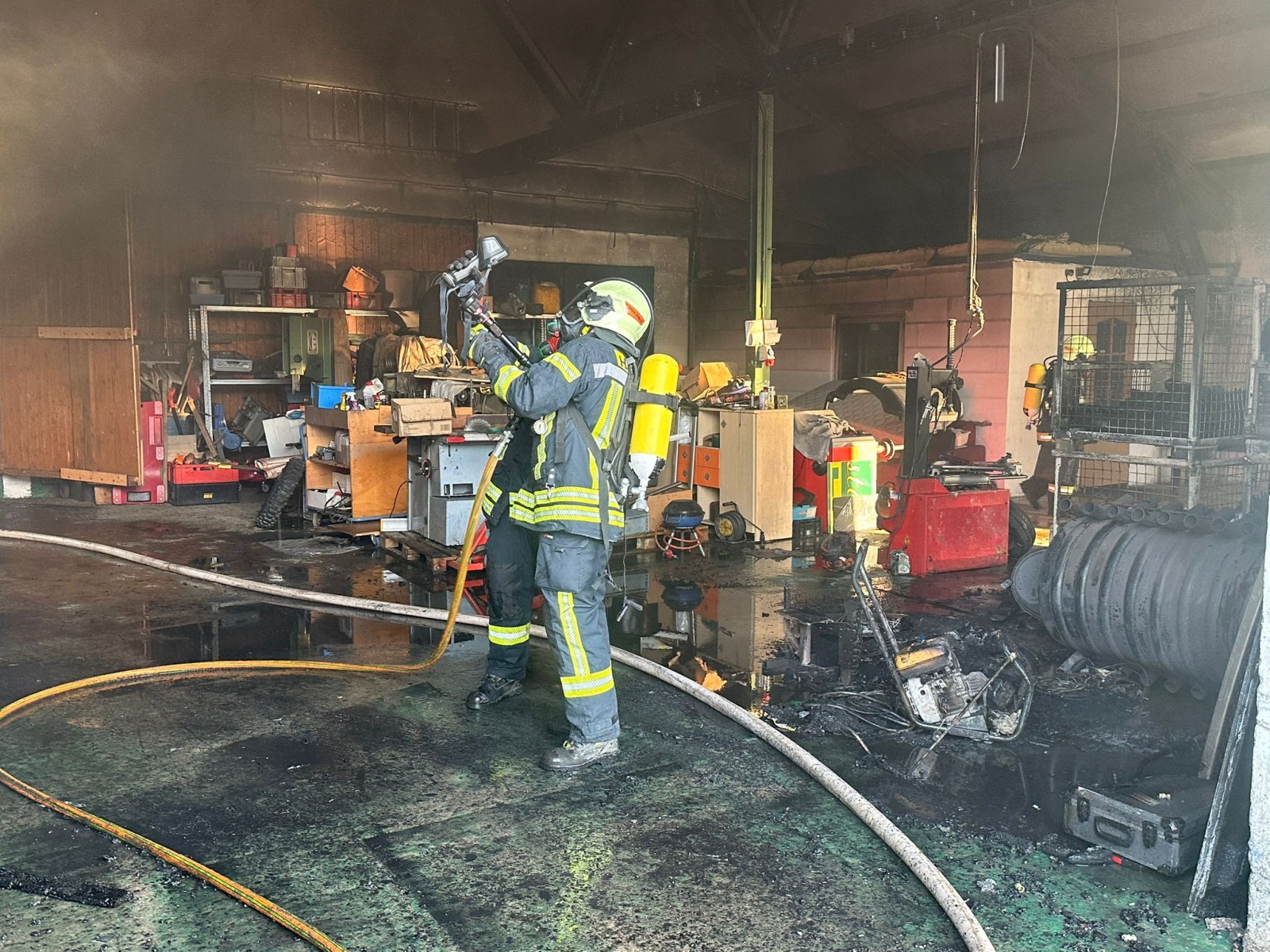 025-Požár haly v obci Úvaly v okrese Praha-východ.jpeg