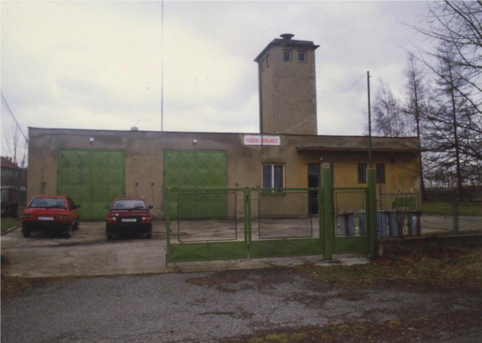 028-30 let profesionálních hasičů ve Stochově.png