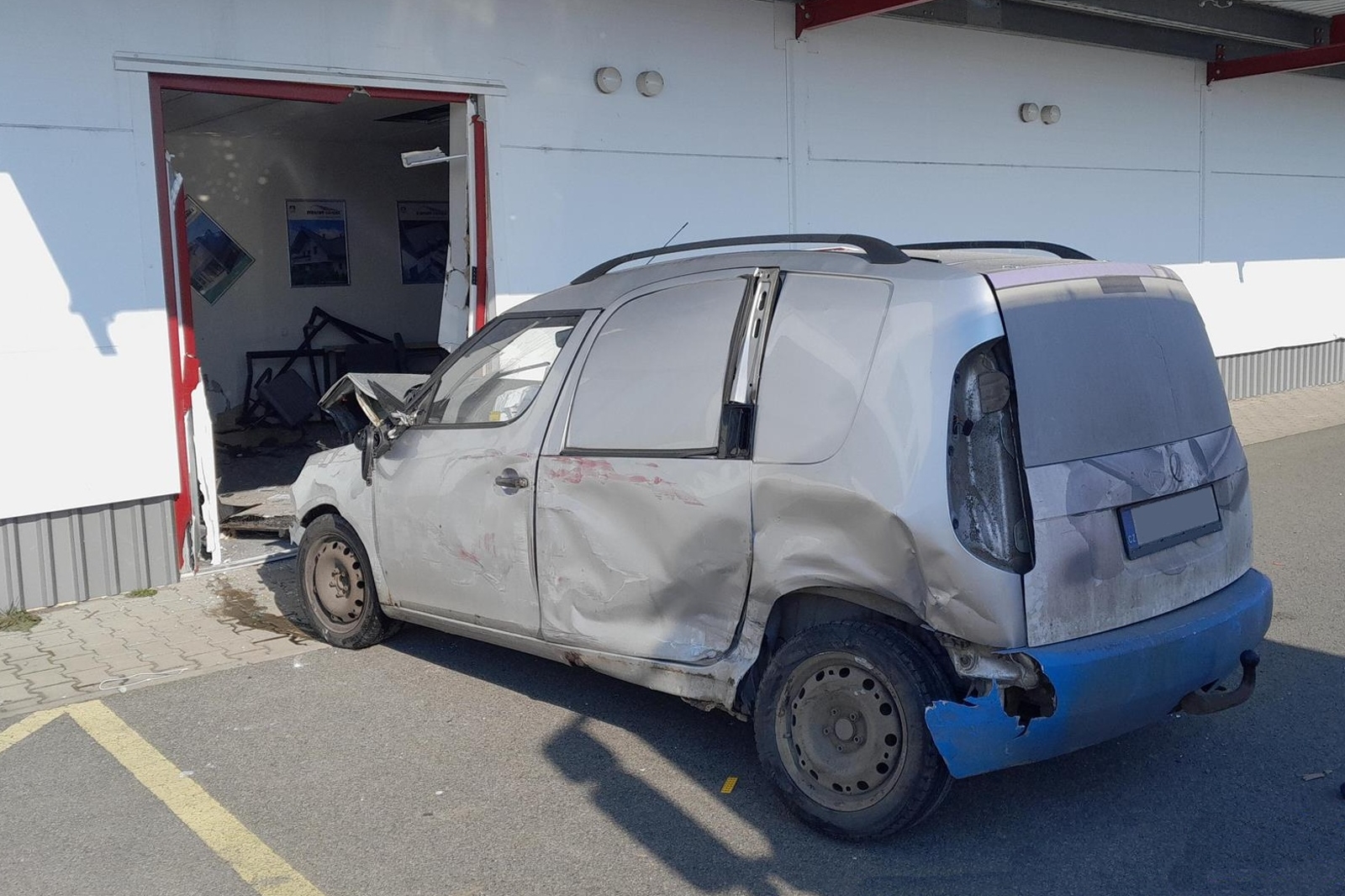 028-Auto ve stavební firmě.jpg