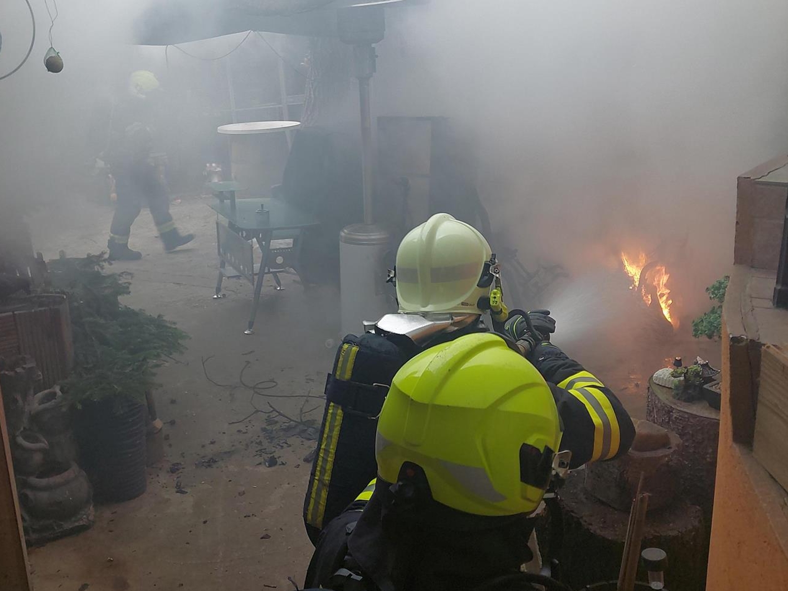 030226-Požár dvou elektrokoloběžek v blízkosti mělnického přístavu.jpg