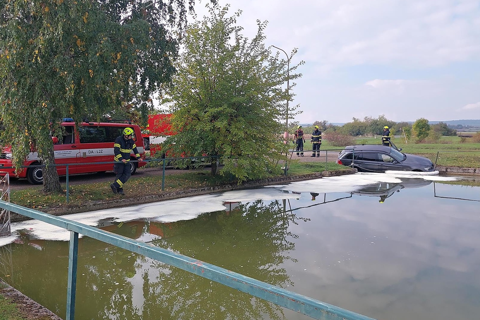 031025-Havárie osobního automobilu v obci Cítov na Mělnicku.jpeg