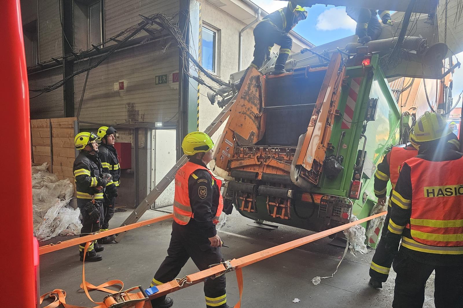 035-Záchrana řidiče sběrného vozu.jpeg