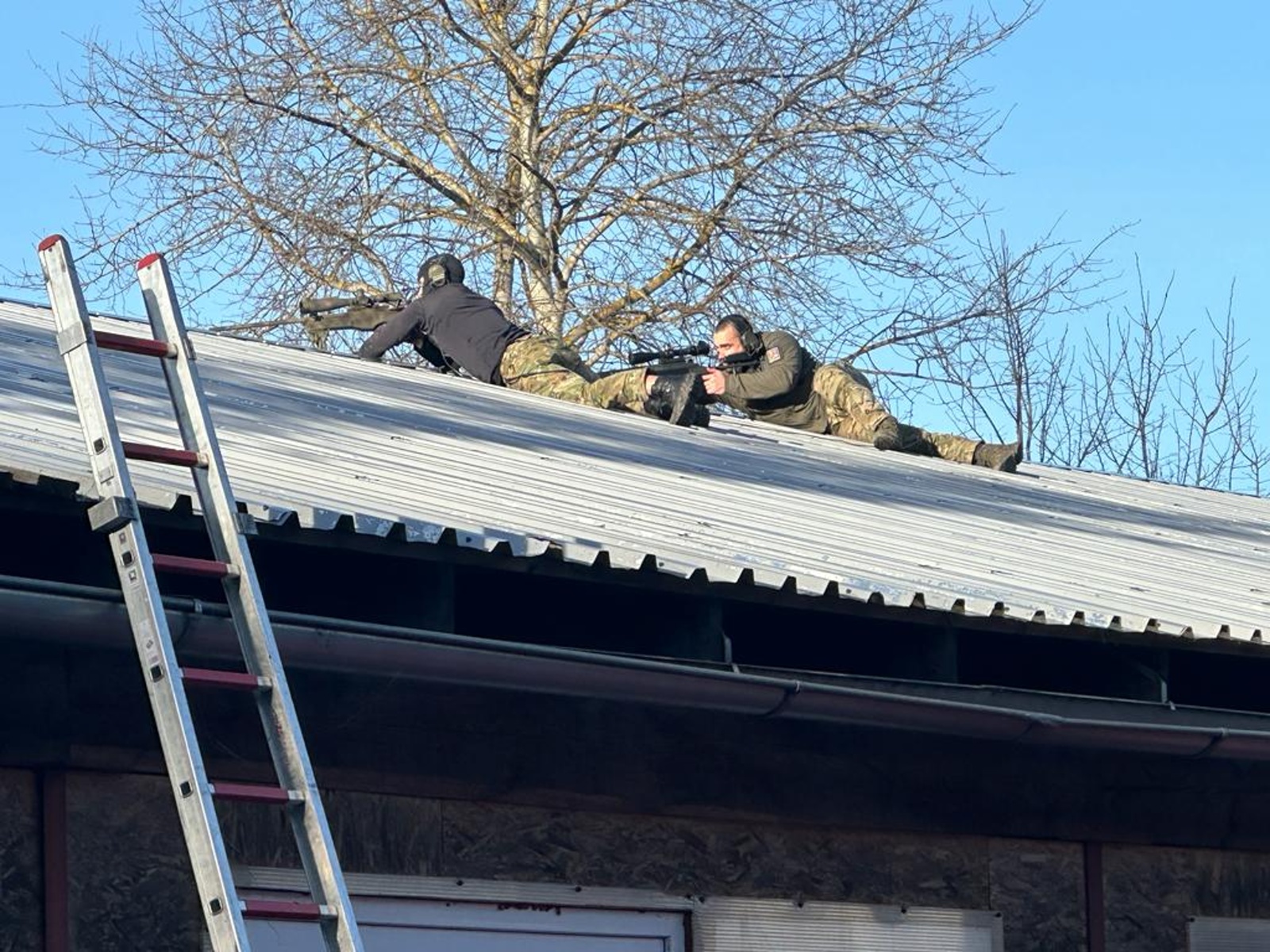 037-Požár v areálu autoopravny nedaleko Jílového u Prahy.jpeg