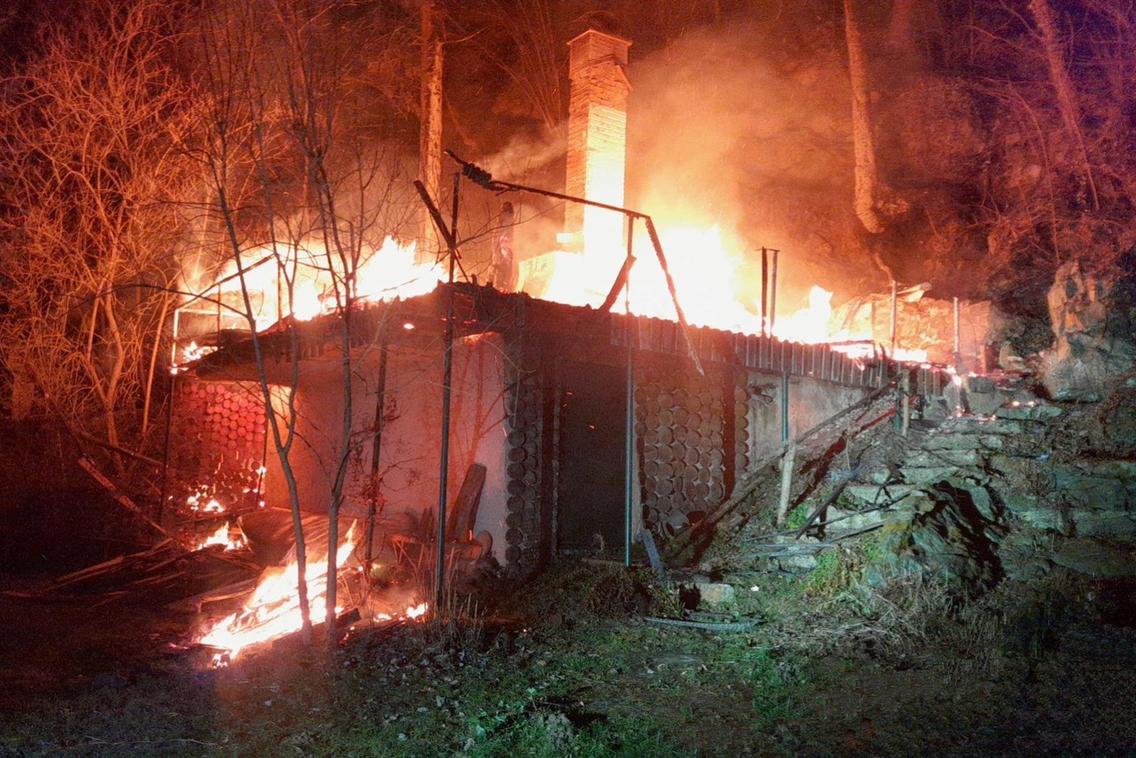 070126-Požár chaty v rekreační oblasti Dolní Rakousy u Třebsína na Benešovsku.jpg