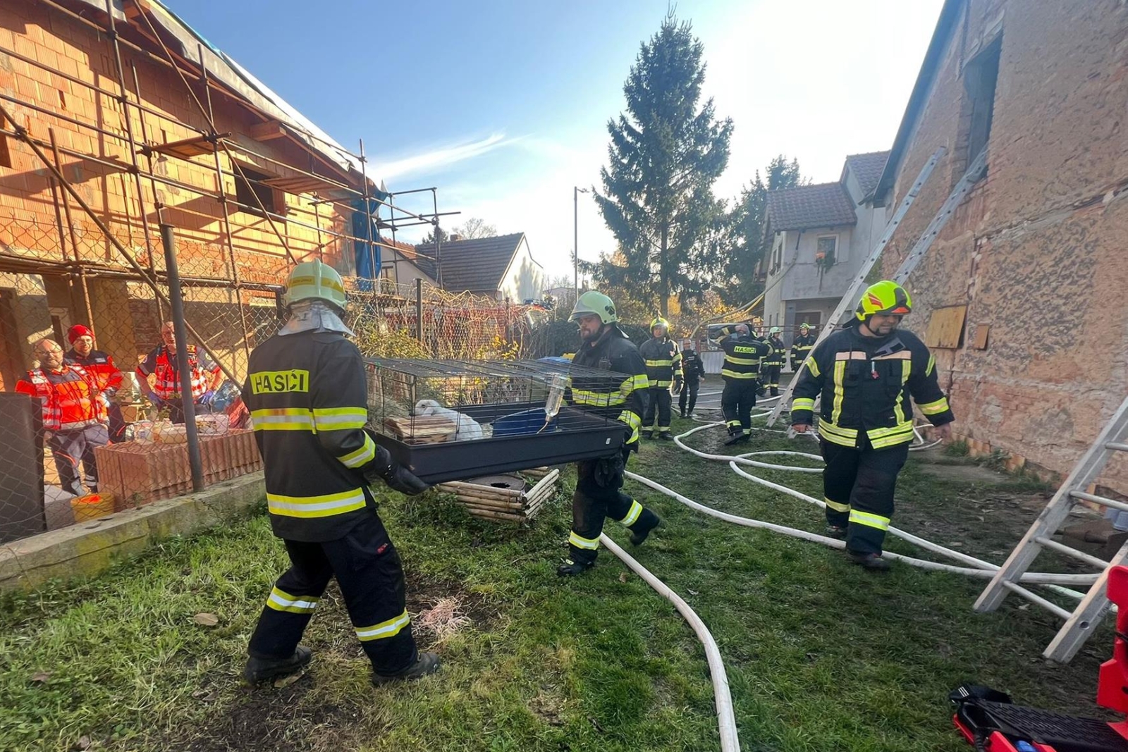 081125-Požár rodinného domu v obci Štolmíř nedaleko Českého Brodu na Kolínsku.jpg