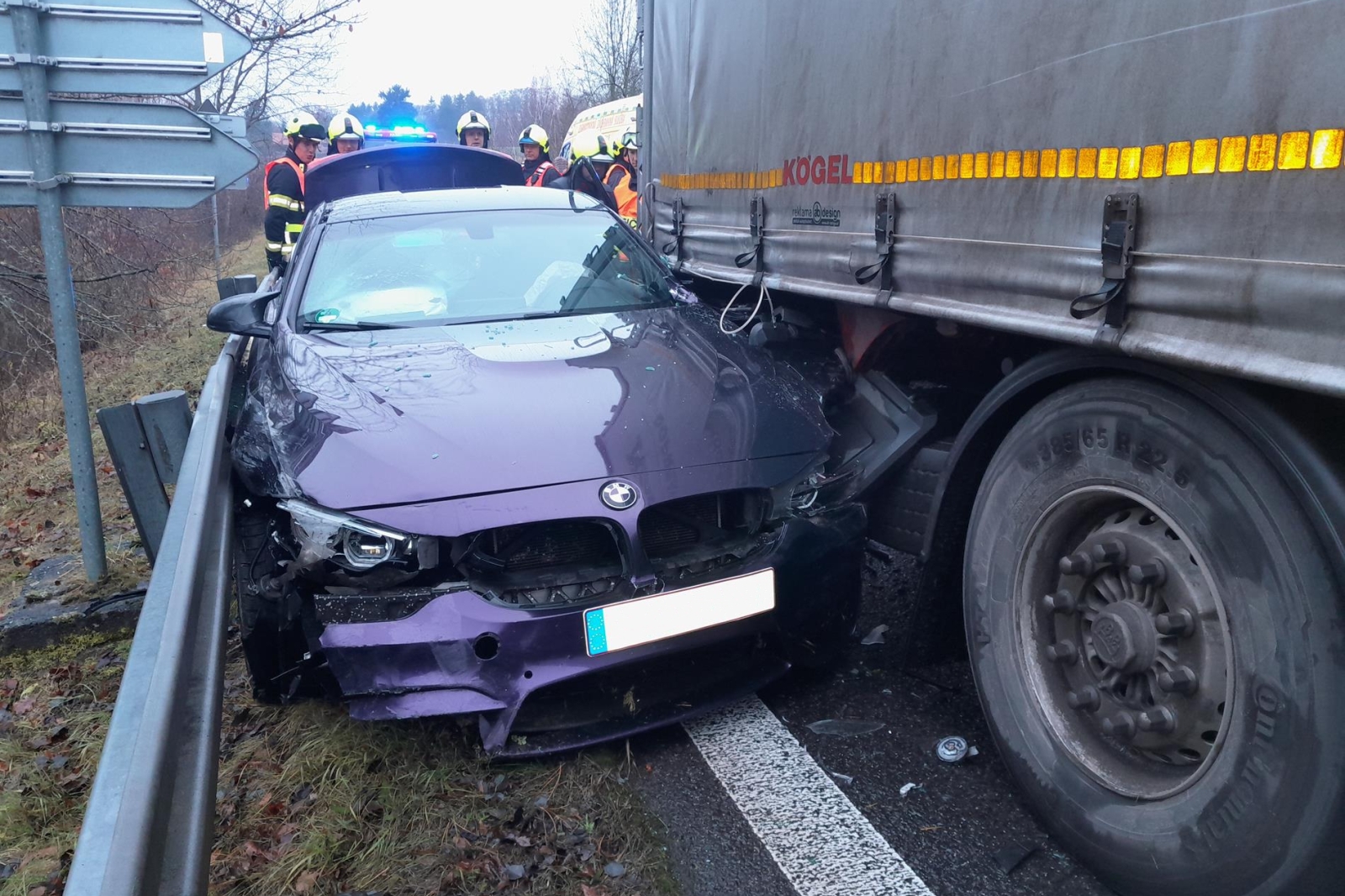 081225-Dopravní nehoda na sjezdu z dálnice D10 u Svijan ve směru do Turnova.jpg