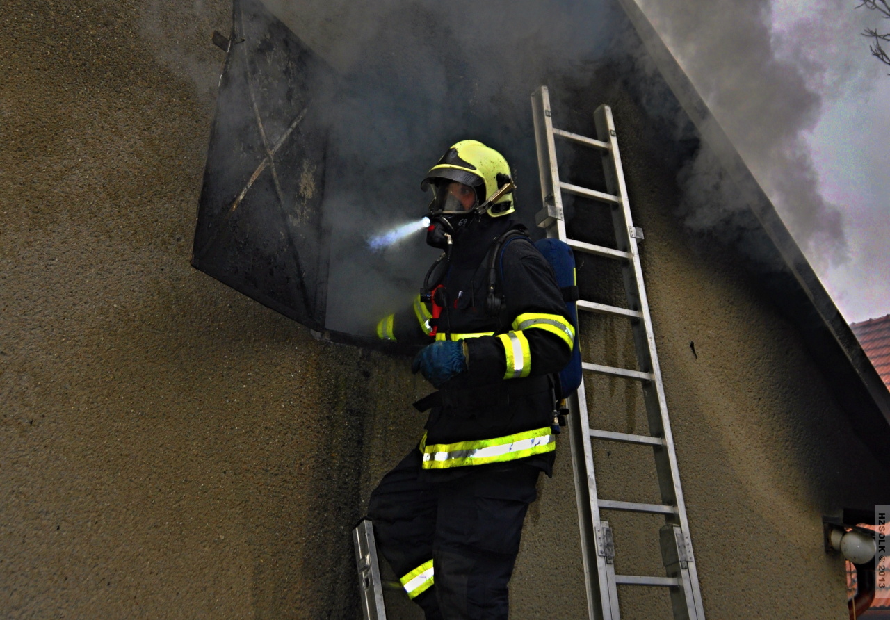 1 11-2-2013 Požár 2 RD - Líšnice - Šumpersko (1).JPG