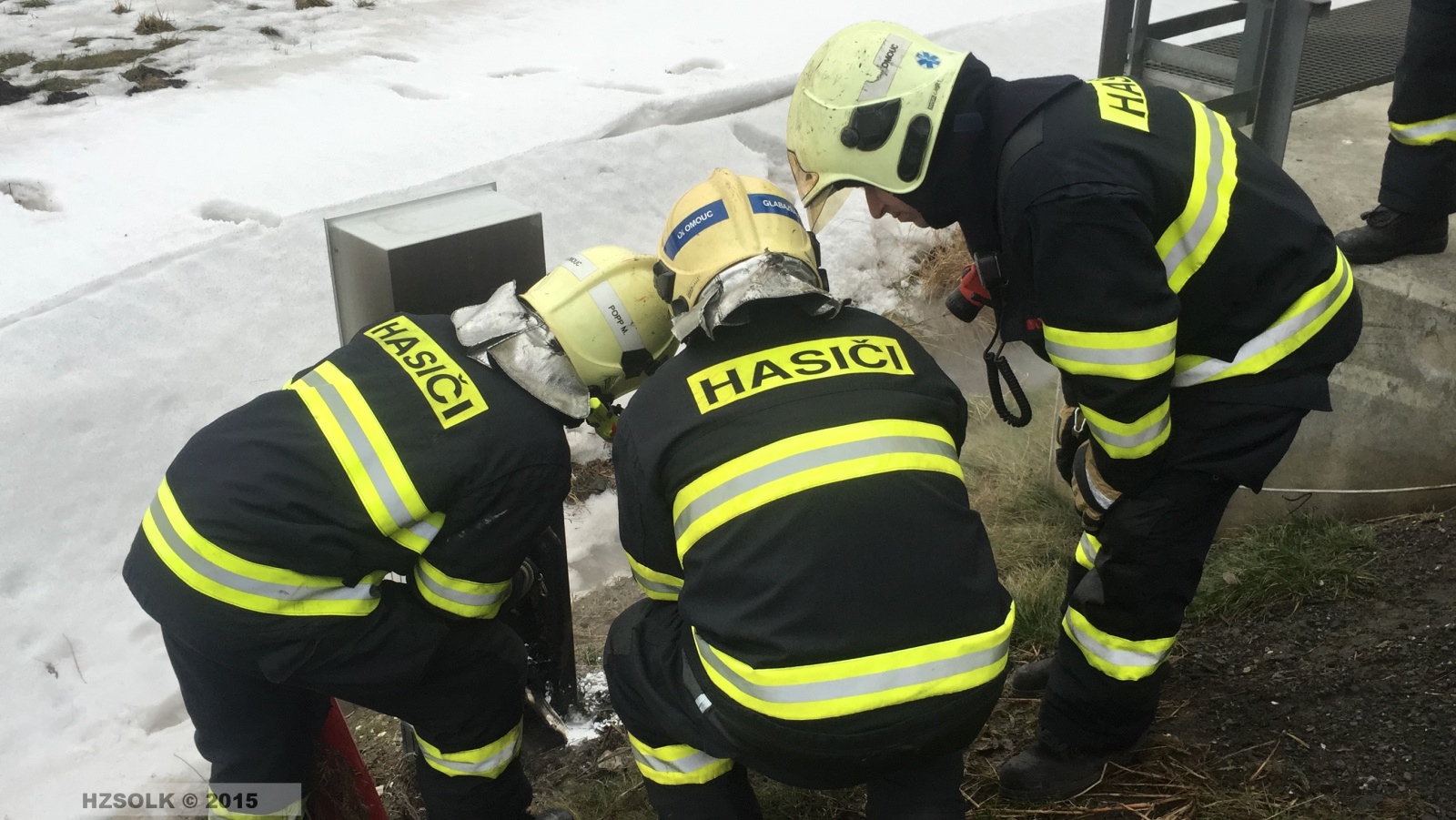 1 11-2-2015 Požár elektrorozvadeče mýtného zařízení na obchvatu Olomouce (1).JPG