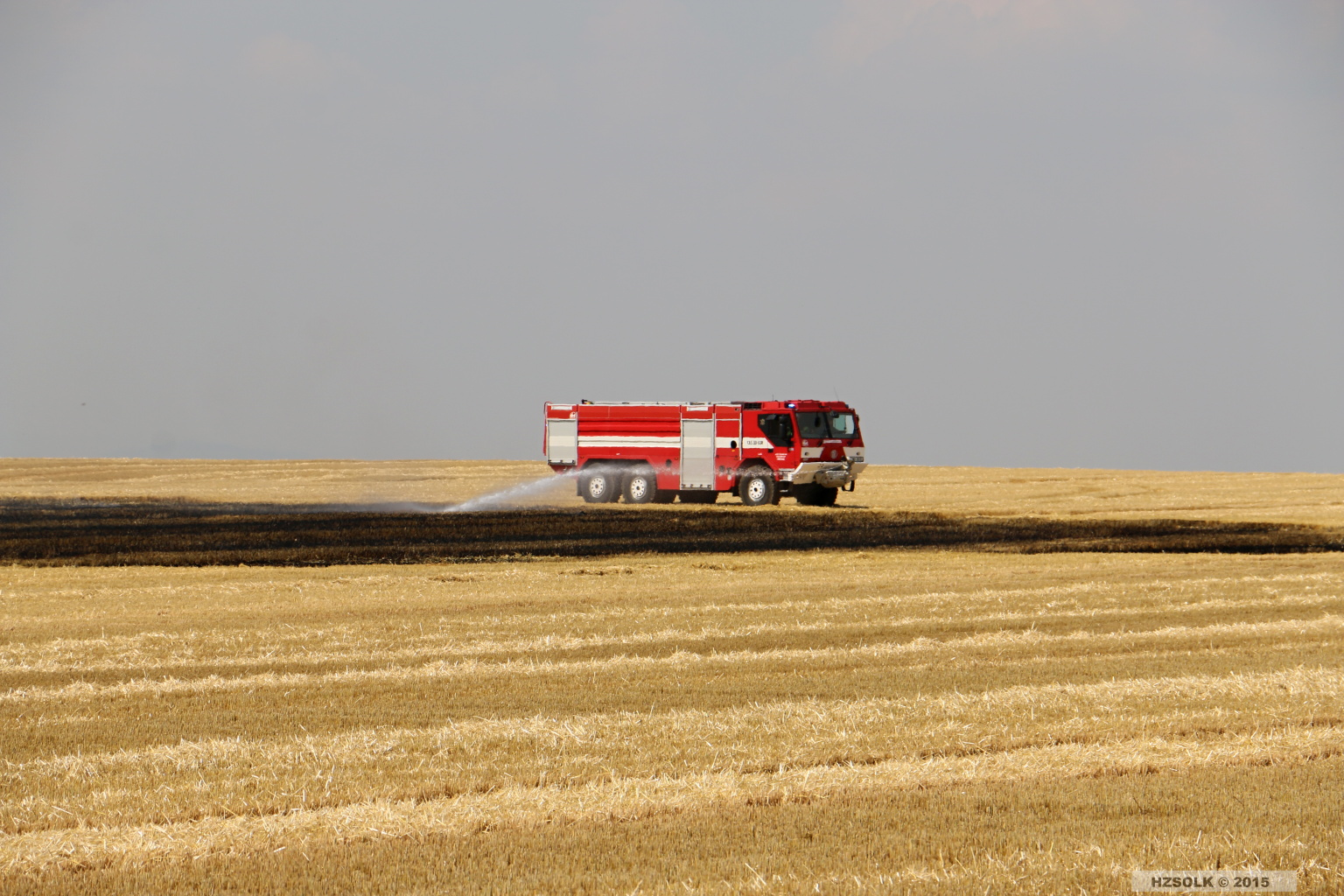 1 3-8-2015 P-PP_Likvidace požáru strniště Ústín - Olomoucko (1).JPG