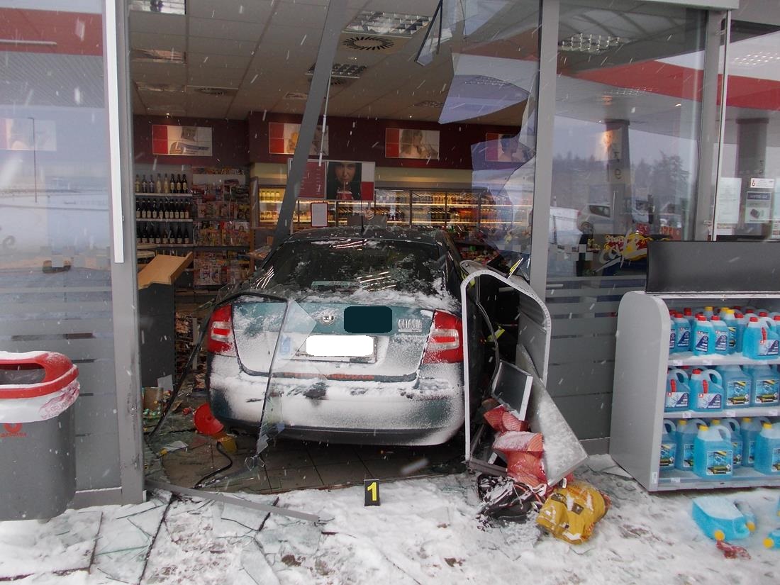 1 Dopravní nehod OA, Mezno - 23. 1. 2016 (2).JPG