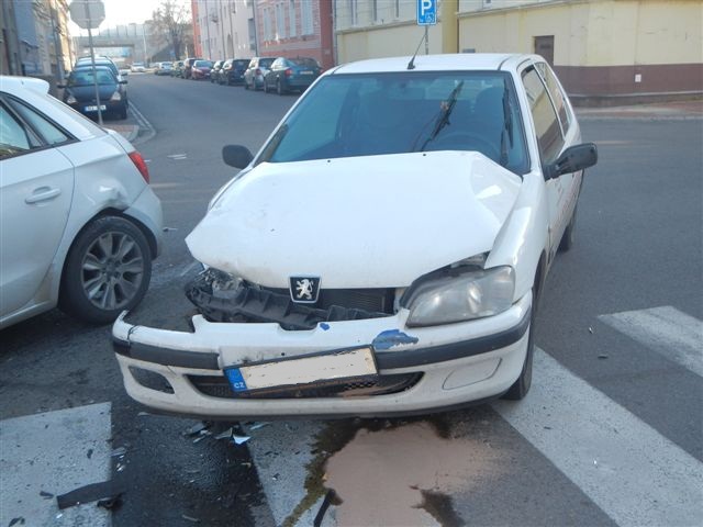 1 Dopravní nehoda 2 OA, České Budějovice - 14. 11. 2013 (3).jpg