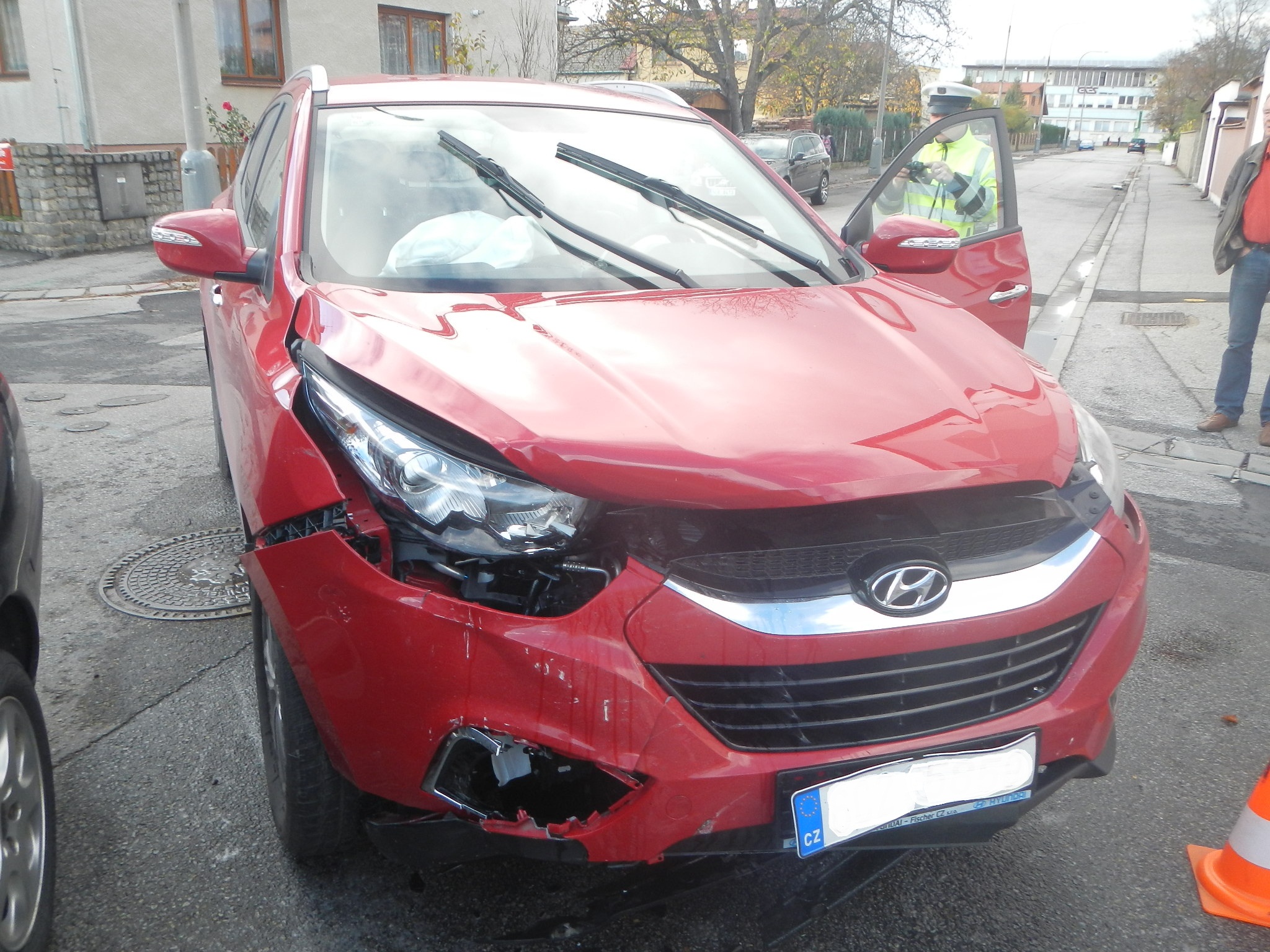 1 Dopravní nehoda 2 OA, České Budějovice - 30. 10. 2013 (3).jpg