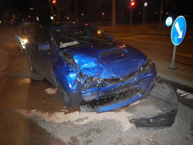 1 Dopravní nehoda 2 OA, České Budějovice - 6. 12. 2013 (1).jpg