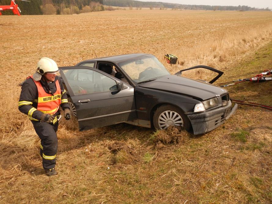 1 Dopravní nehoda 2 OA, Hodušín - 11. 4. 2015 (1).JPG