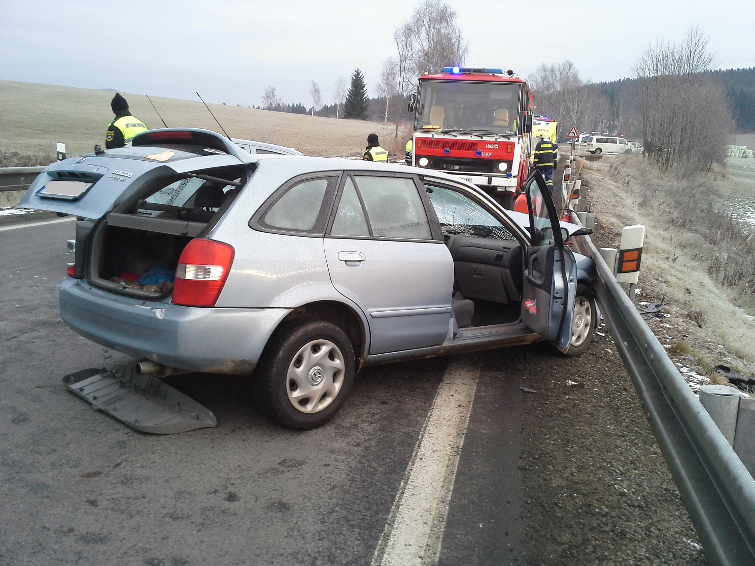 1 Dopravní nehoda 2 OA, Vyšší Brod - 29. 11. 2013 (3).jpg